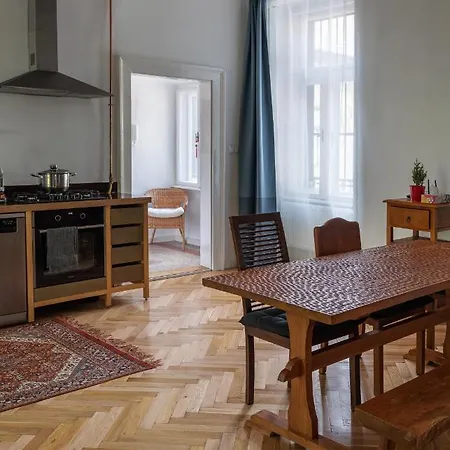 Bright & Spacious Loft With Basilica View Apartament