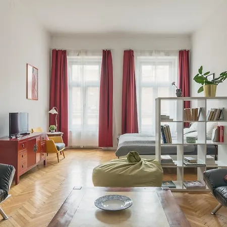 Bright & Spacious Loft With Basilica View Apartmán *
