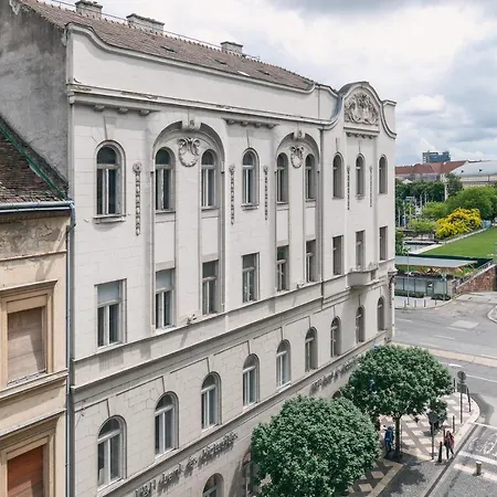 Bright & Spacious Loft With Basilica View Apartament *