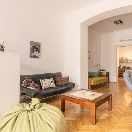 Bright & Spacious Loft With Basilica View * 布达佩斯