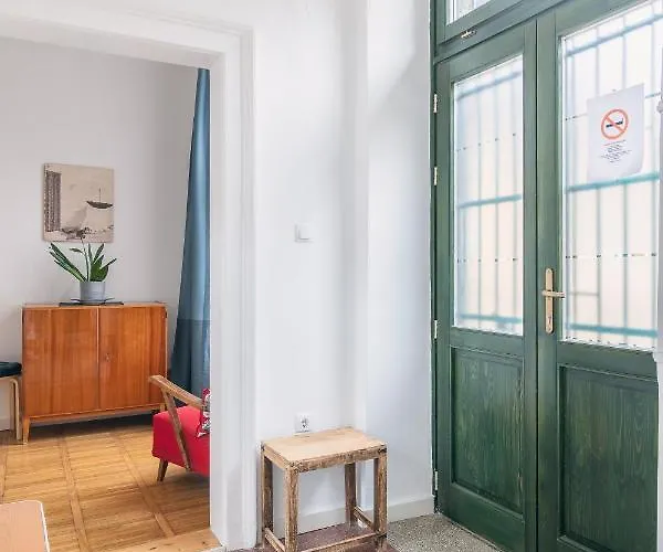 Bright & Spacious Loft With Basilica View شقة *