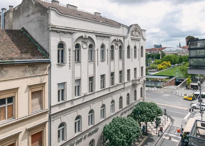 Bright & Spacious Loft With Basilica View شقة *
